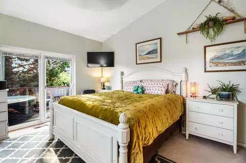 Bedroom - 20757 Crestview Ct, Bend, OR 97701 photo 1 of 5