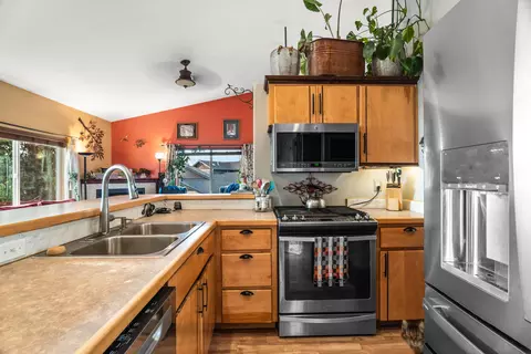 Kitchen - 20757 Crestview Ct, Bend, OR 97701 photo 3 of 3