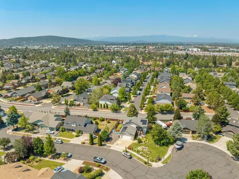 View/Area - 20757 Crestview Ct, Bend, OR 97701 photo 2 of 2