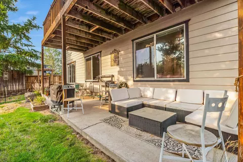Exterior - 20757 Crestview Ct, Bend, OR 97701 photo 9 of 13