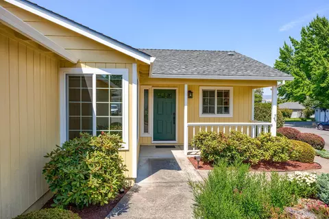 700 Alyssa Cir, Phoenix, OR 97535 photo 4