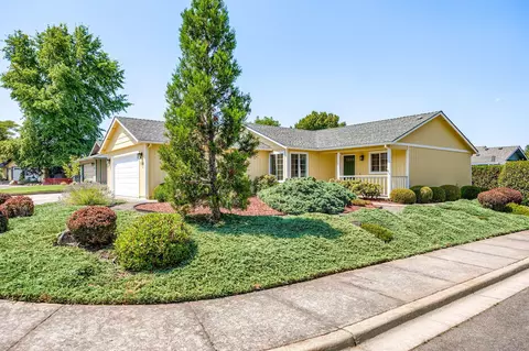 700 Alyssa Cir, Phoenix, OR 97535