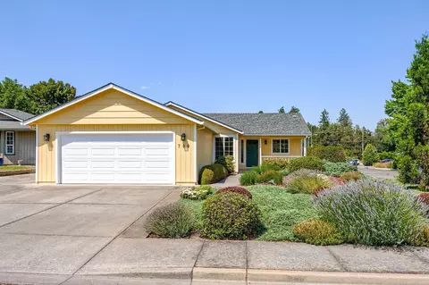 700 Alyssa Cir, Phoenix, OR 97535 photo 2
