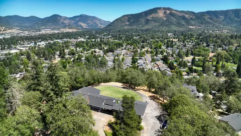 250 Skyline Dr, Grants Pass, OR 97527