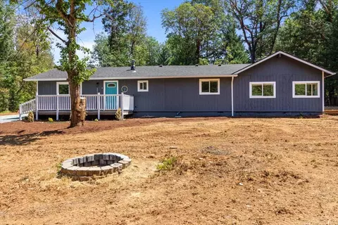 4433 Fish Hatchery Rd, Grants Pass, OR 97527