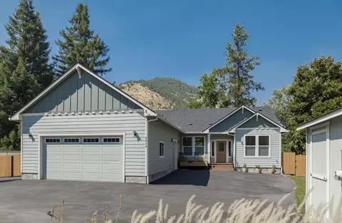 2854 Rogue River Hwy, Gold Hill, OR 97525