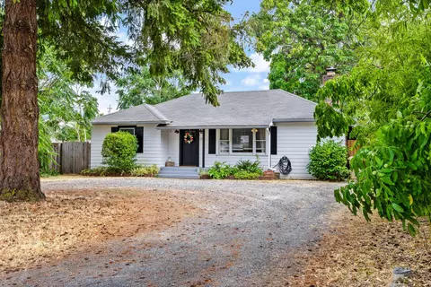 275 W Park St, Grants Pass, OR 97527