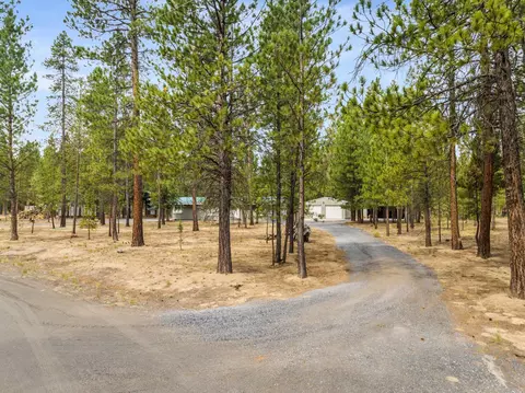 50856 Doe Loop, La Pine, OR 97739 photo 35