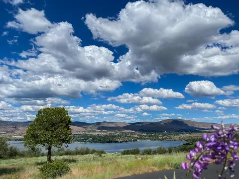 821 Bailey Mountain Dr, Klamath Falls, OR 97601