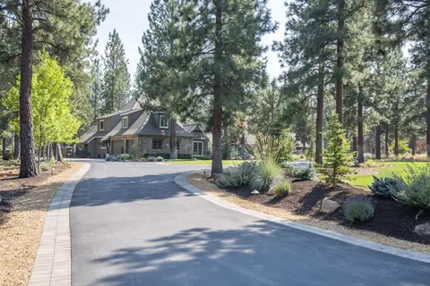 16983 Royal Coachman Dr, Sisters, OR 97759