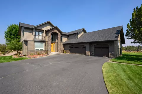 517 NW 35th St, Redmond, OR 97756