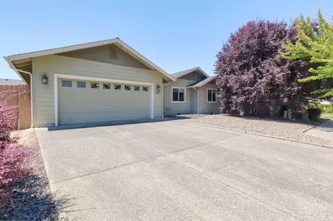 1544 SW Kokanee Ln, Grants Pass, OR 97527