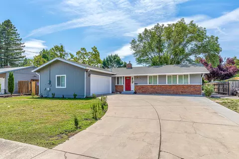 1820 Roberts Rd, Medford, OR 97504
