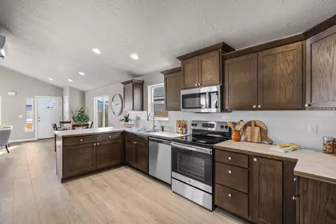61996 NE Nates Pl, Bend, OR 97701 photo 7