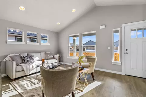 62011 Dean Swift Rd, Bend, OR 97701 photo 2