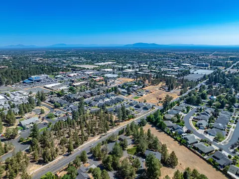 21029 Damascus Ln, Bend, OR 97701 photo 3