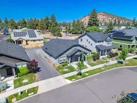 62025 NE Nates Pl, Bend, OR 97701 photo 2