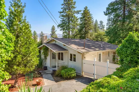 680 Glenwood Dr, Ashland, OR 97520