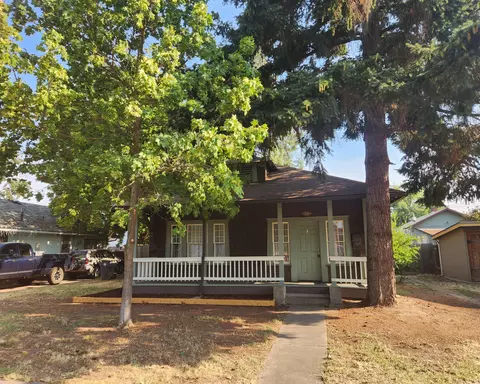 521 W 2nd St, Medford, OR 97501