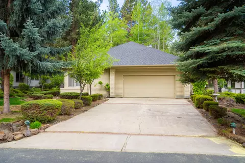 Exterior - 60836 Willow Creek Loop, Bend, OR 97702 photo 14 of 17