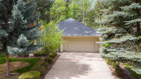 Exterior - 60836 Willow Creek Loop, Bend, OR 97702 photo 2 of 17