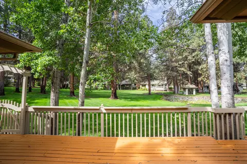 Exterior - 60836 Willow Creek Loop, Bend, OR 97702 photo 7 of 17