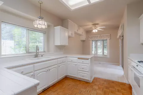 Kitchen - 60836 Willow Creek Loop, Bend, OR 97702 photo 2 of 4