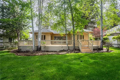 Exterior - 60836 Willow Creek Loop, Bend, OR 97702 photo 9 of 17