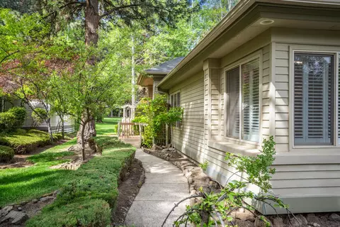 Exterior - 60836 Willow Creek Loop, Bend, OR 97702 photo 5 of 17