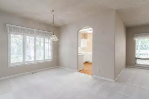 Living - 60836 Willow Creek Loop, Bend, OR 97702 photo 2 of 5