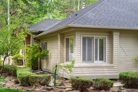 Exterior - 60836 Willow Creek Loop, Bend, OR 97702 photo 12 of 17