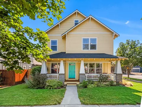 2710 NE Great Horned Pl, Bend, OR 97701