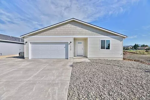 7902 27th St, White City, OR 97503