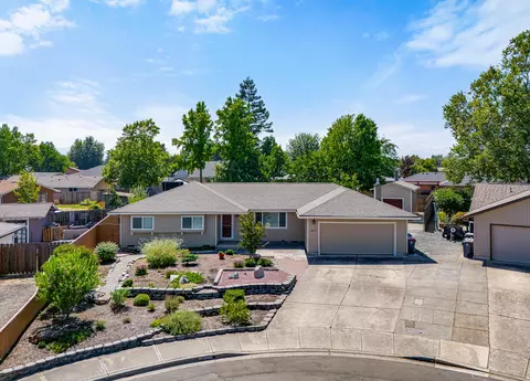 2522 Bel Abbes Ave, Medford, OR 97504