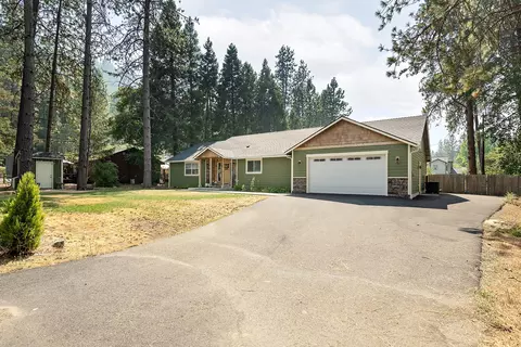 138 Rogue Manor Pl, Grants Pass, OR 97527