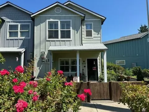 1250 Fruitdale Dr, Grants Pass, OR 97527
