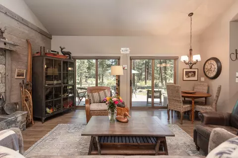 Living - 55190 Forest Ln, Bend, OR 97707 photo 1 of 4