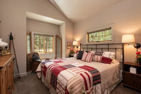 Bedroom - 55190 Forest Ln, Bend, OR 97707 photo 2 of 5