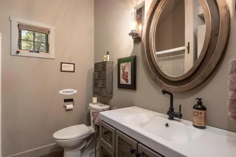 Bath - 55190 Forest Ln, Bend, OR 97707 photo 1 of 3