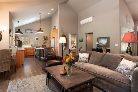 Living - 55190 Forest Ln, Bend, OR 97707 photo 3 of 4