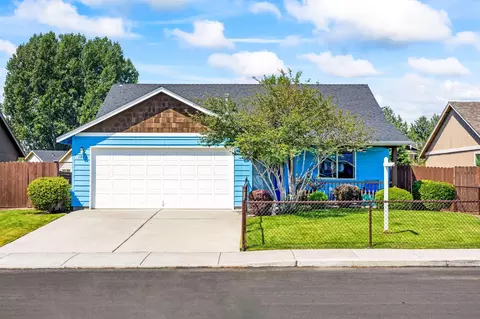 1907 NE 8th St, Redmond, OR 97756