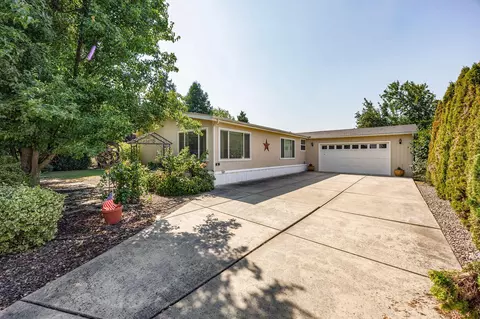 4425 W Main St #18, Medford, OR 97501