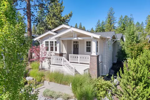 2420 NW Crossing Dr, Bend, OR 97703