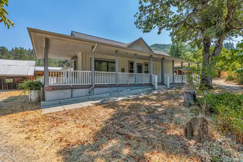4876 Kane Creek Rd, Central Point, OR 97502