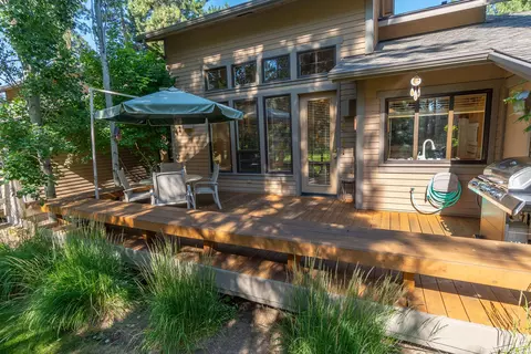 60536 Elkai Woods Dr, Bend, OR 97702
