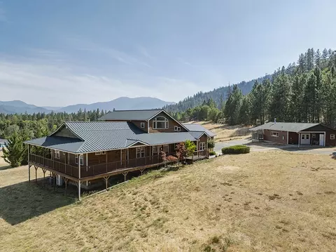 685 Dreamhill Dr, Williams, OR 97544