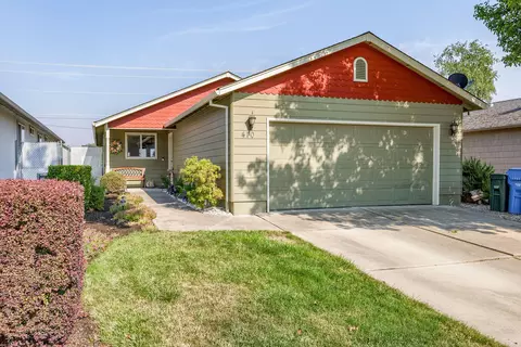 410 Canyon Way, Eagle Point, OR 97524