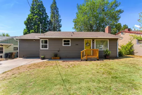 1346 NEvans St, Grants Pass, OR 97526