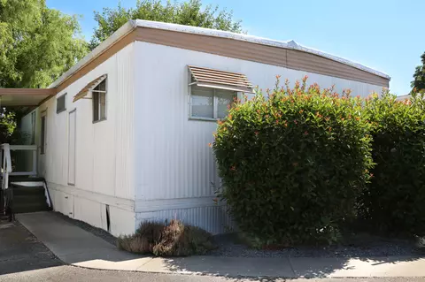 407 Currie Ln, Grants Pass, OR 97526