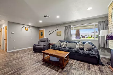 10441 Wright Ave, Klamath Falls, OR 97603 photo 5